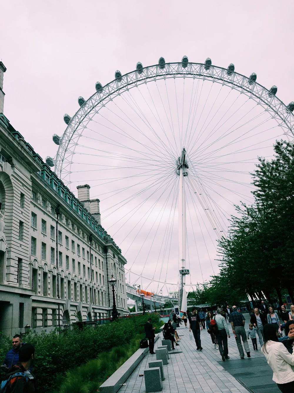 london-eye-tourist.JPG